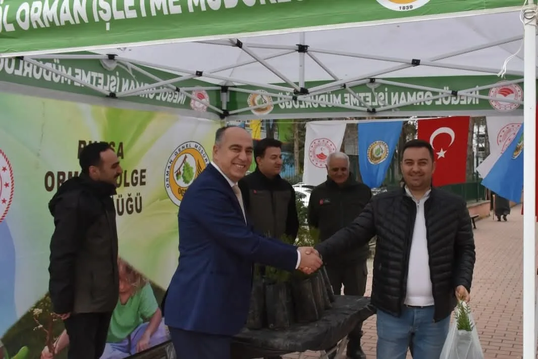 Orman haftasında vatandaşlara fidan dağıtıldı
